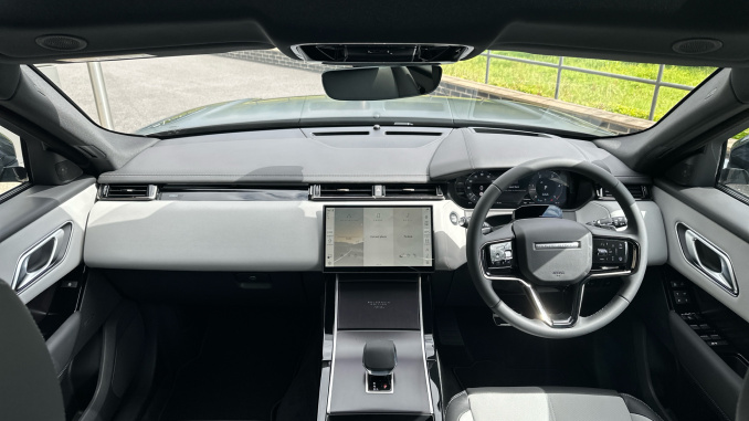 Land Rover Range Rover Velar 3.0 D300 MHEV Belgravia Edition Satin 5dr Auto Diesel Estate - Image 9
